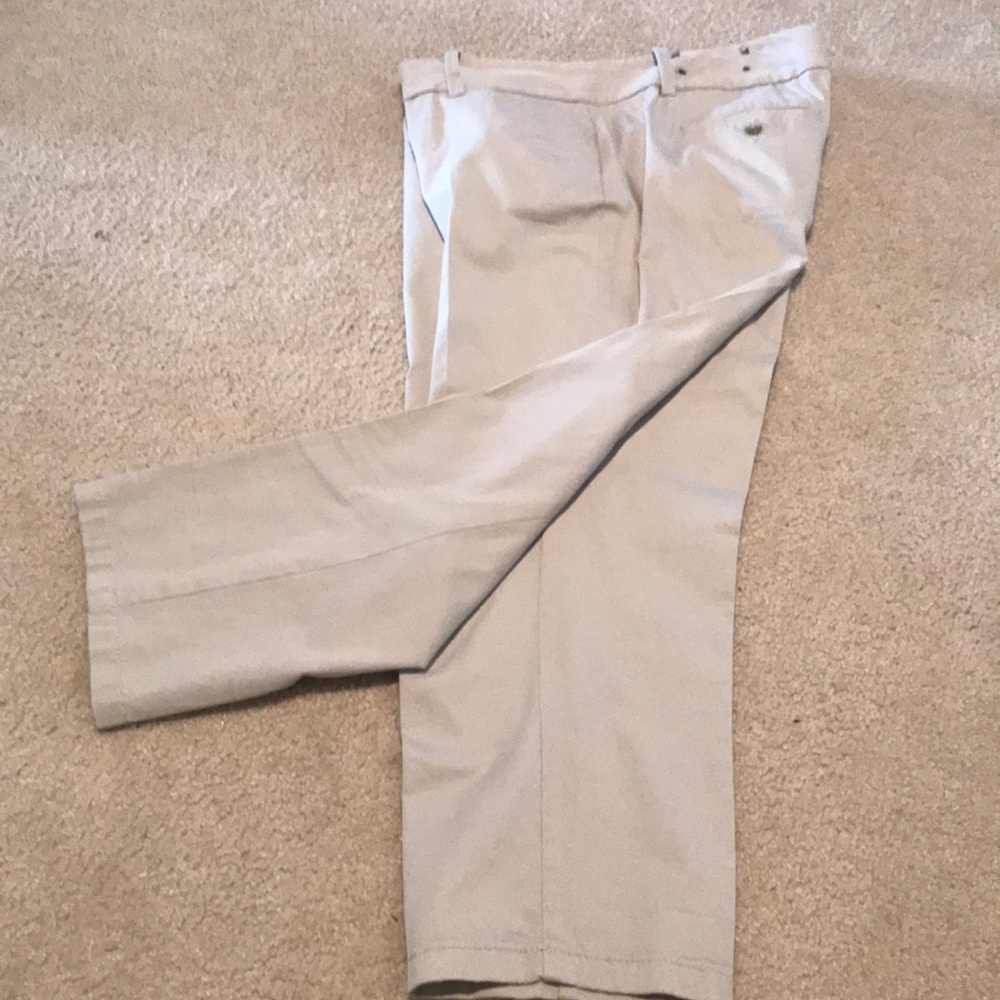 Ann Taylor Signature size 8 tan capris.